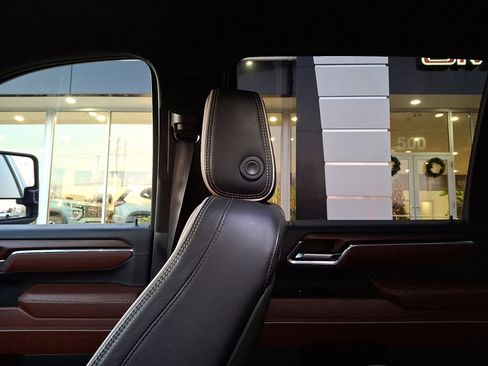 Used 2024 GMC Sierra 2500 Denali Ultimate w/ Snow Plow Prep/Camper Package image 17