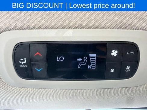 Used 2023 Chrysler Pacifica Touring-L FWD image 25