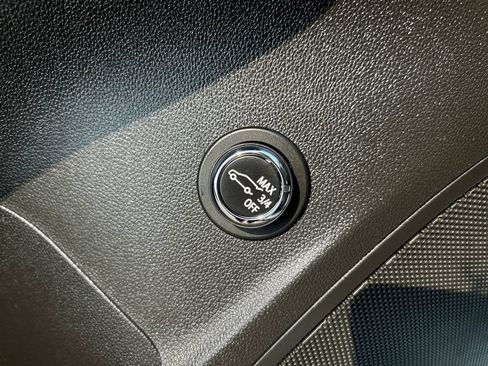 Used 2023 Buick Envision Essence FWD image 19