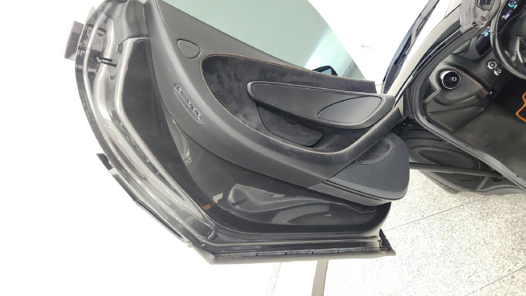 Used 2019 McLaren 570S Spider RWD image 29