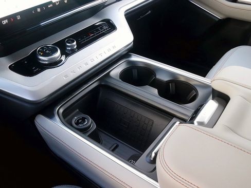 New 2025 Ford Expedition Active image 25