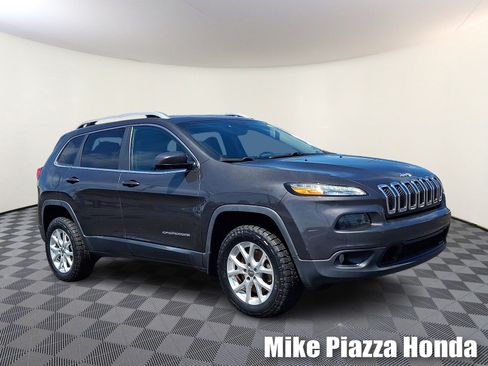 Used 2016 Jeep Cherokee Latitude w/ Comfort/Convenience Group AWD/4WD image 1