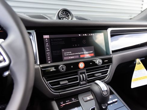 Certified 2026 Porsche Macan AWD/4WD image 15