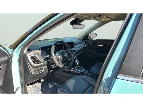 Used 2024 Kia Seltos EX FWD image 9