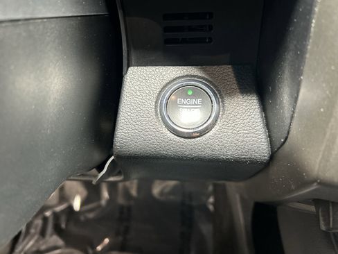 Used 2021 Ford Expedition XLT image 18