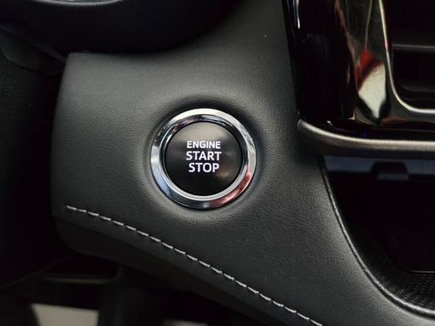 Used 2023 Toyota Highlander XLE image 19