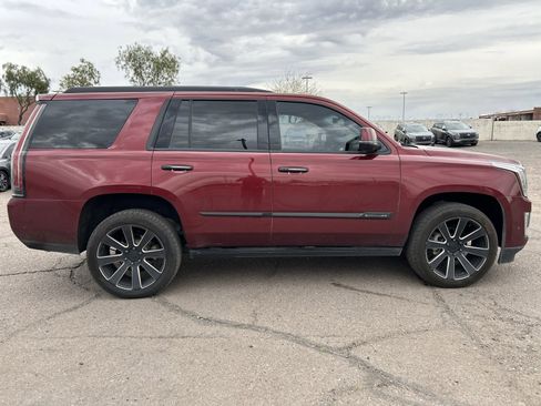 Used 2019 Cadillac Escalade Premium Luxury image 4