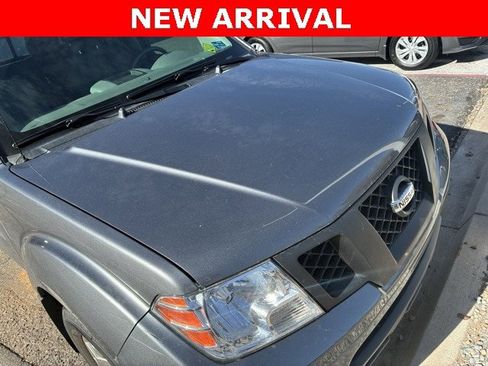 Used 2020 Nissan Frontier SV image 3