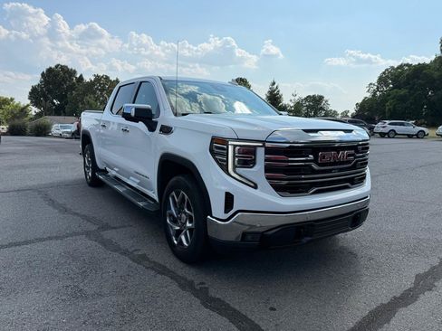 Used 2022 GMC Sierra 1500 SLT w/ SLT Premium Plus Package AWD/4WD image 9