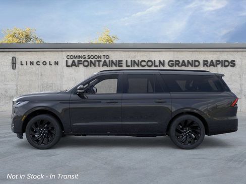New 2026 Lincoln Navigator L Reserve AWD/4WD image 3