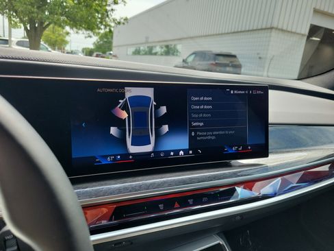 Certified 2024 BMW i7 xDrive60 w/ Executive Package AWD/4WD image 13