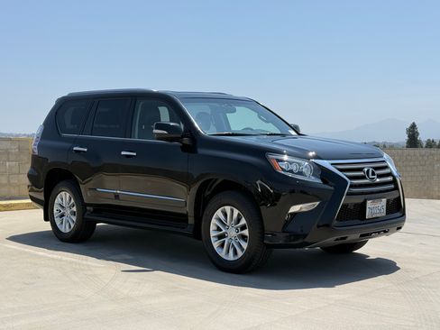 Used 2017 Lexus GX 460 Premium w/ Premium Package AWD/4WD image 2