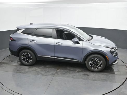 Used 2025 Kia Sportage LX image 32