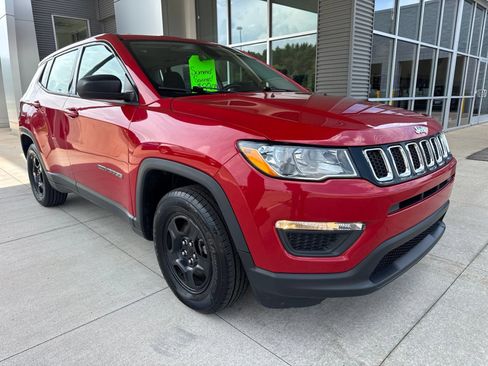 Used 2018 Jeep Compass Sport w/ Tech Group FWD image 9