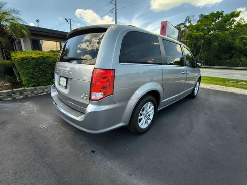 Used 2019 Dodge Grand Caravan SXT image 7