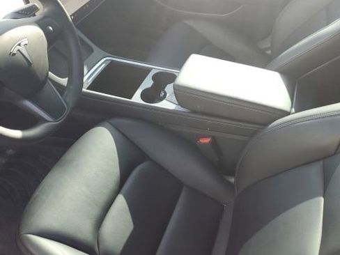 Used 2023 Tesla Model 3 Standard Range RWD image 3