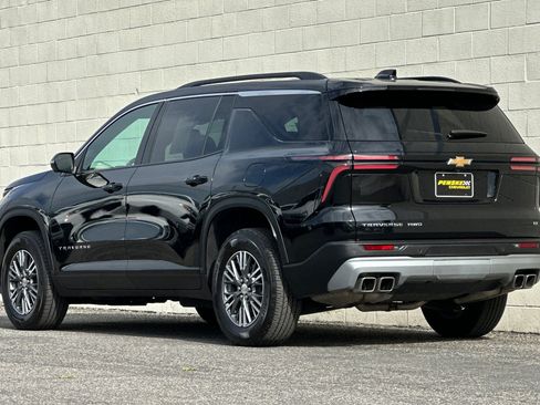 Used 2024 Chevrolet Traverse LT image 6