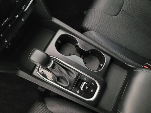 Used 2019 Hyundai Santa Fe SEL FWD image 26