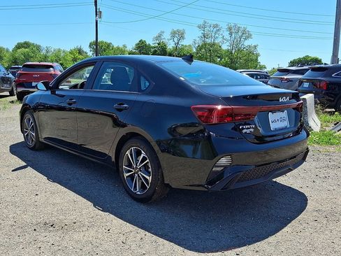 Certified 2023 Kia Forte LXS FWD image 5