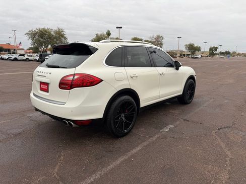 Used 2012 Porsche Cayenne Turbo image 9