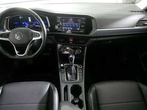 Certified 2022 Volkswagen Jetta SE w/ Panoramic Sunroof Package image 10