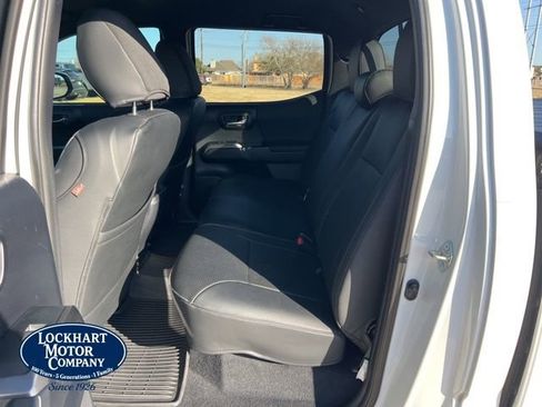 Used 2018 Toyota Tacoma TRD Sport w/ Technology Package image 15