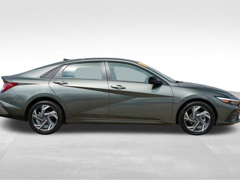 Used 2025 Hyundai Elantra SEL image 9