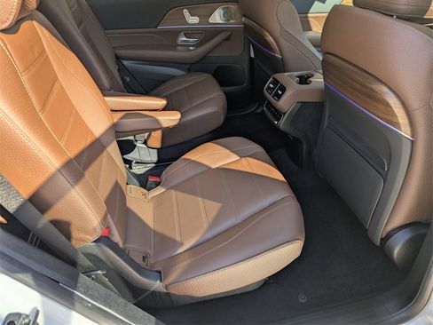 Used 2024 Mercedes-Benz GLS 450 4MATIC image 32