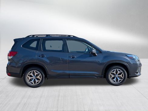 Used 2023 Subaru Forester Premium image 8