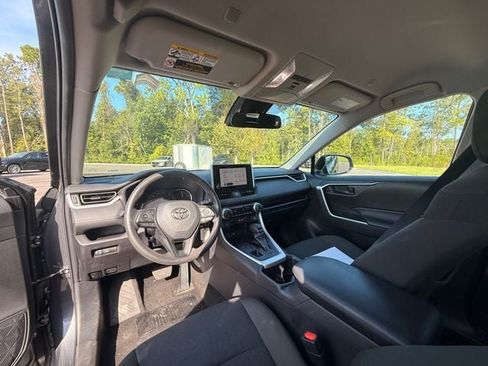 Used 2025 Toyota RAV4 LE AWD/4WD image 12