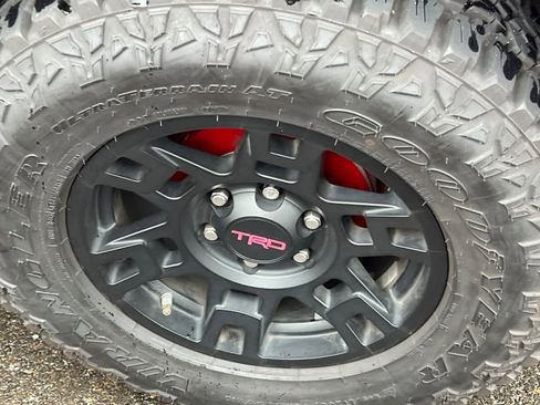 Used 2016 Toyota Tacoma SR5 w/ SR5 Appearance Package (DN) image 17