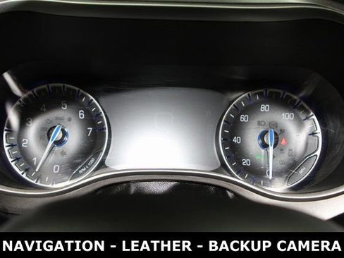 Used 2020 Chrysler Pacifica Touring-L Plus w/ Tire & Wheel Group image 17