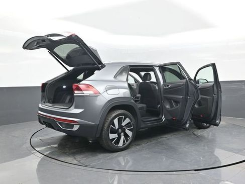 Used 2024 Volkswagen Atlas Cross Sport SE image 21