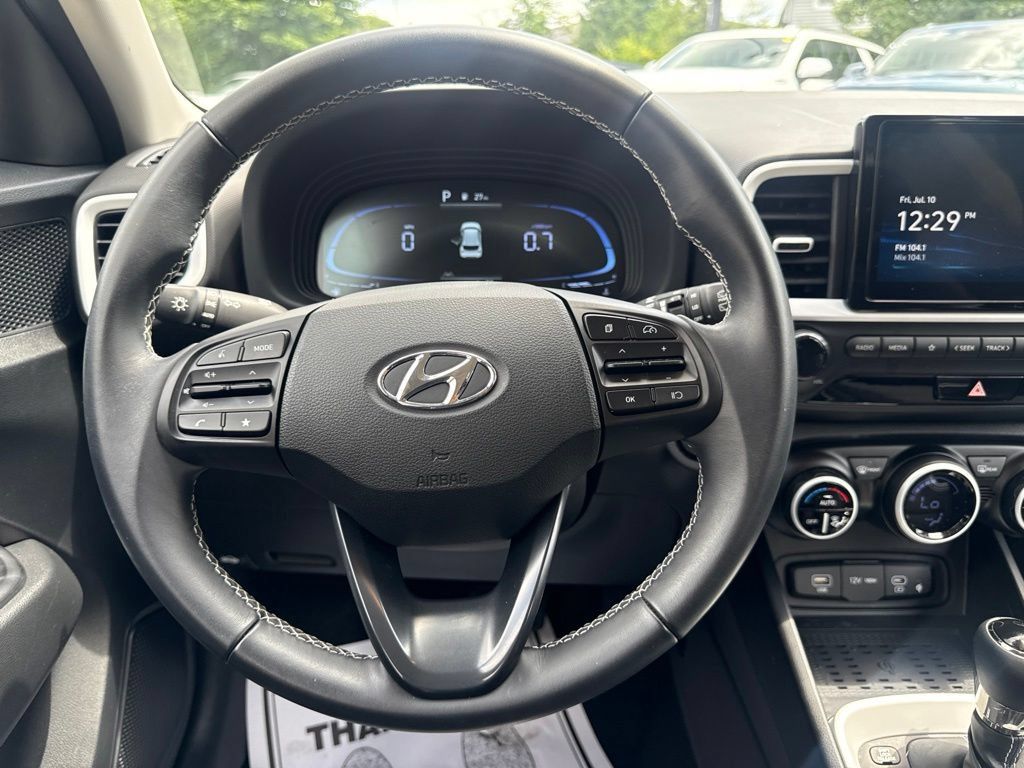 Certified 2024 Hyundai Venue Limited FWD image 24