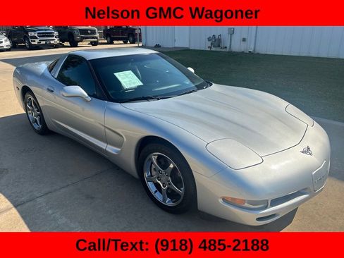 Used 2003 Chevrolet Corvette Coupe w/ Preferred Equipment Group RWD image 3