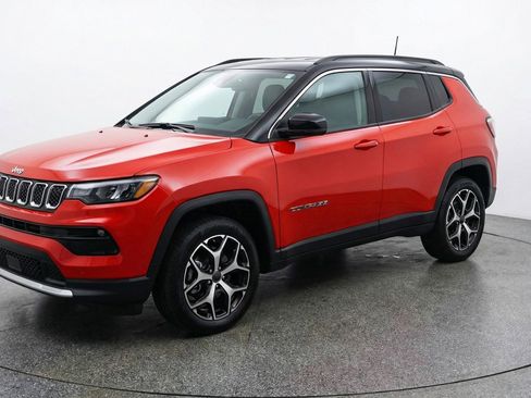 Used 2025 Jeep Compass Limited AWD/4WD image 3