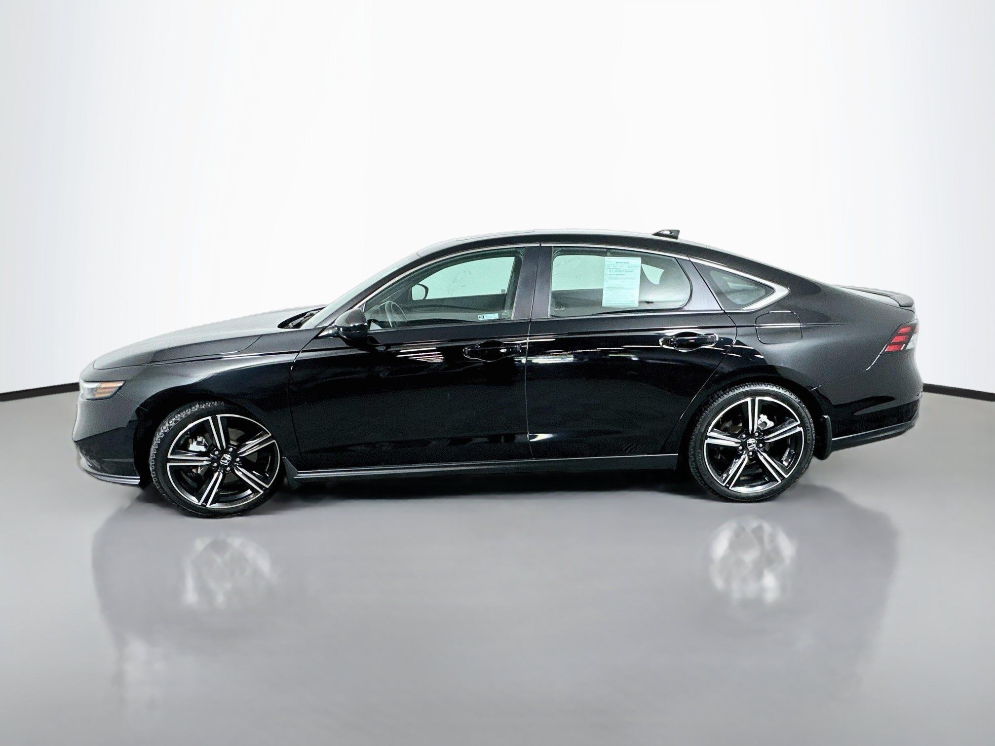 Used 2024 Honda Accord Sport image 4