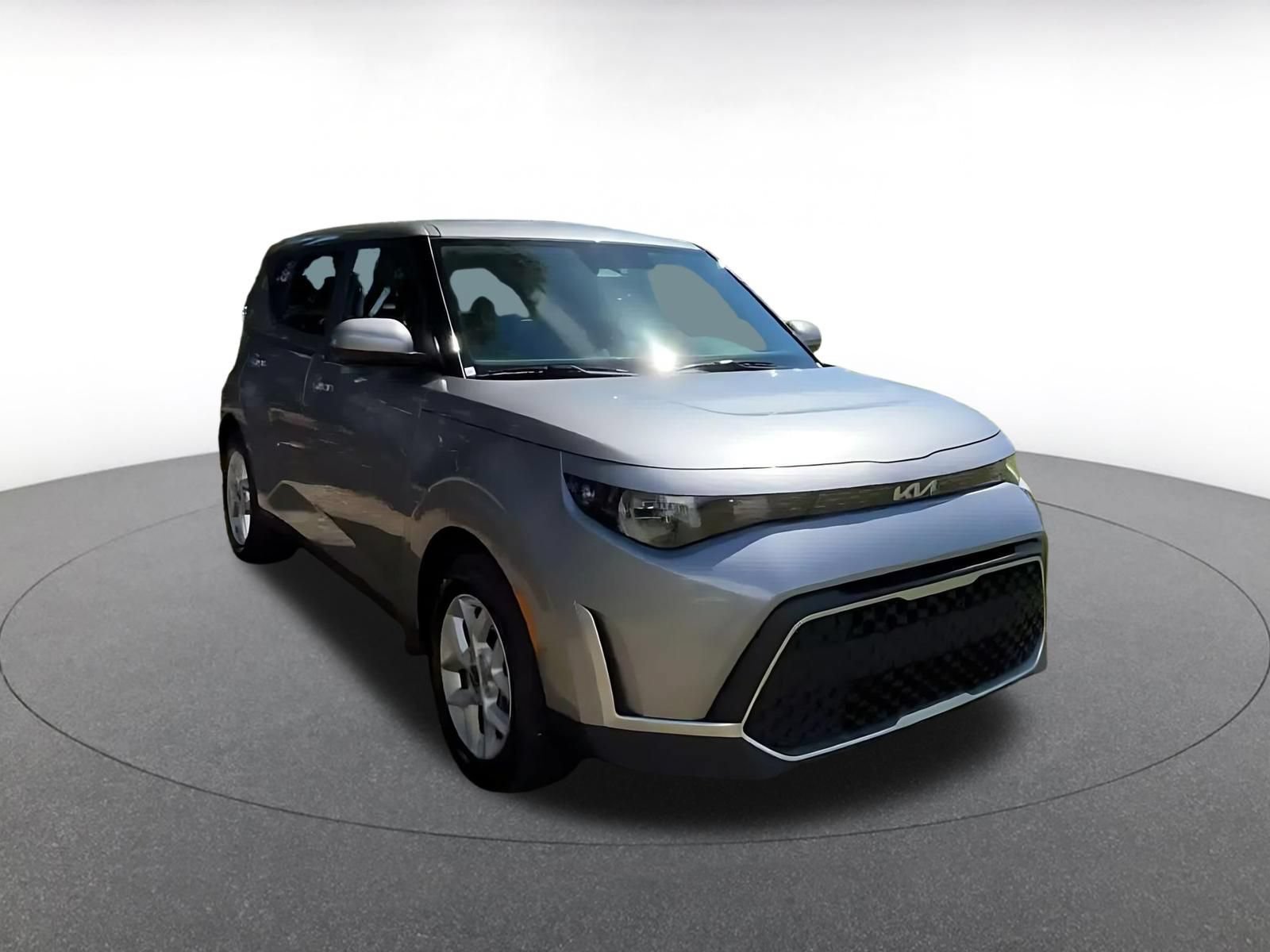 Used 2025 Kia Soul LX w/ LX Technology Package FWD image 3