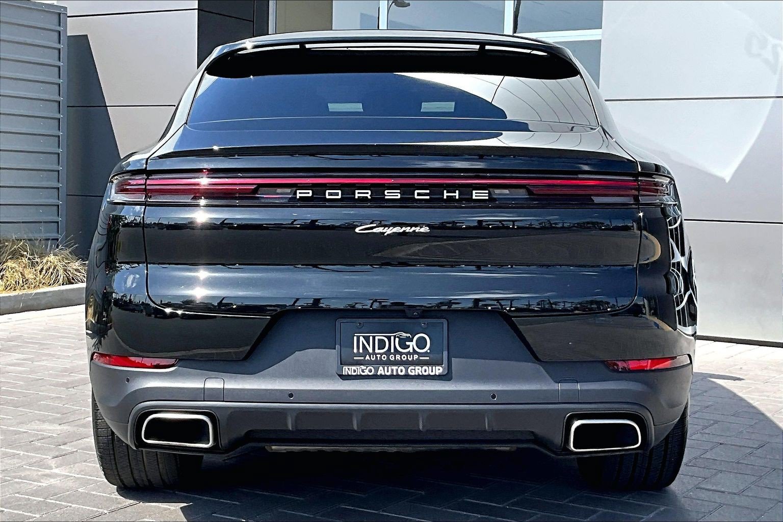 Certified 2025 Porsche Cayenne E-Hybrid Coupe w/ Premium Package Plus AWD/4WD image 4