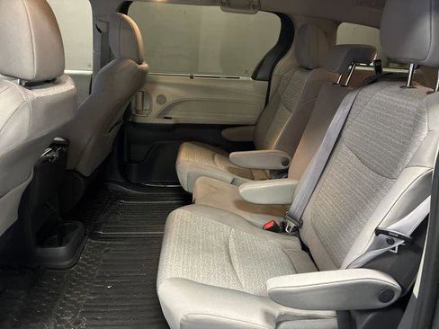 Used 2021 Toyota Sienna LE FWD image 55