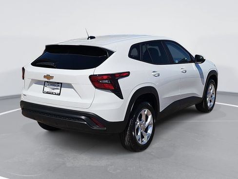 New 2026 Chevrolet Trax LS w/ LS Convenience Package FWD image 3