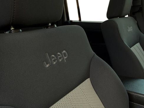 Used 2009 Jeep Liberty Rocky Mountain AWD/4WD image 26