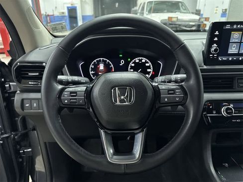 Used 2025 Honda Pilot EX-L image 19