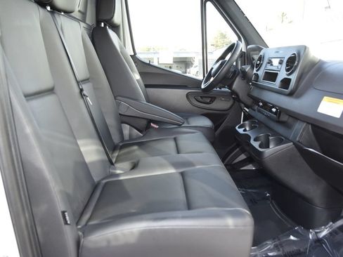 Used 2025 Mercedes-Benz Sprinter 2500 image 14