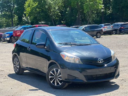 Used 2012 Toyota Yaris L FWD image 8
