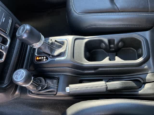 Used 2023 Jeep Wrangler Unlimited Sahara AWD/4WD image 25