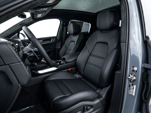 New 2026 Porsche Cayenne Turbo image 5