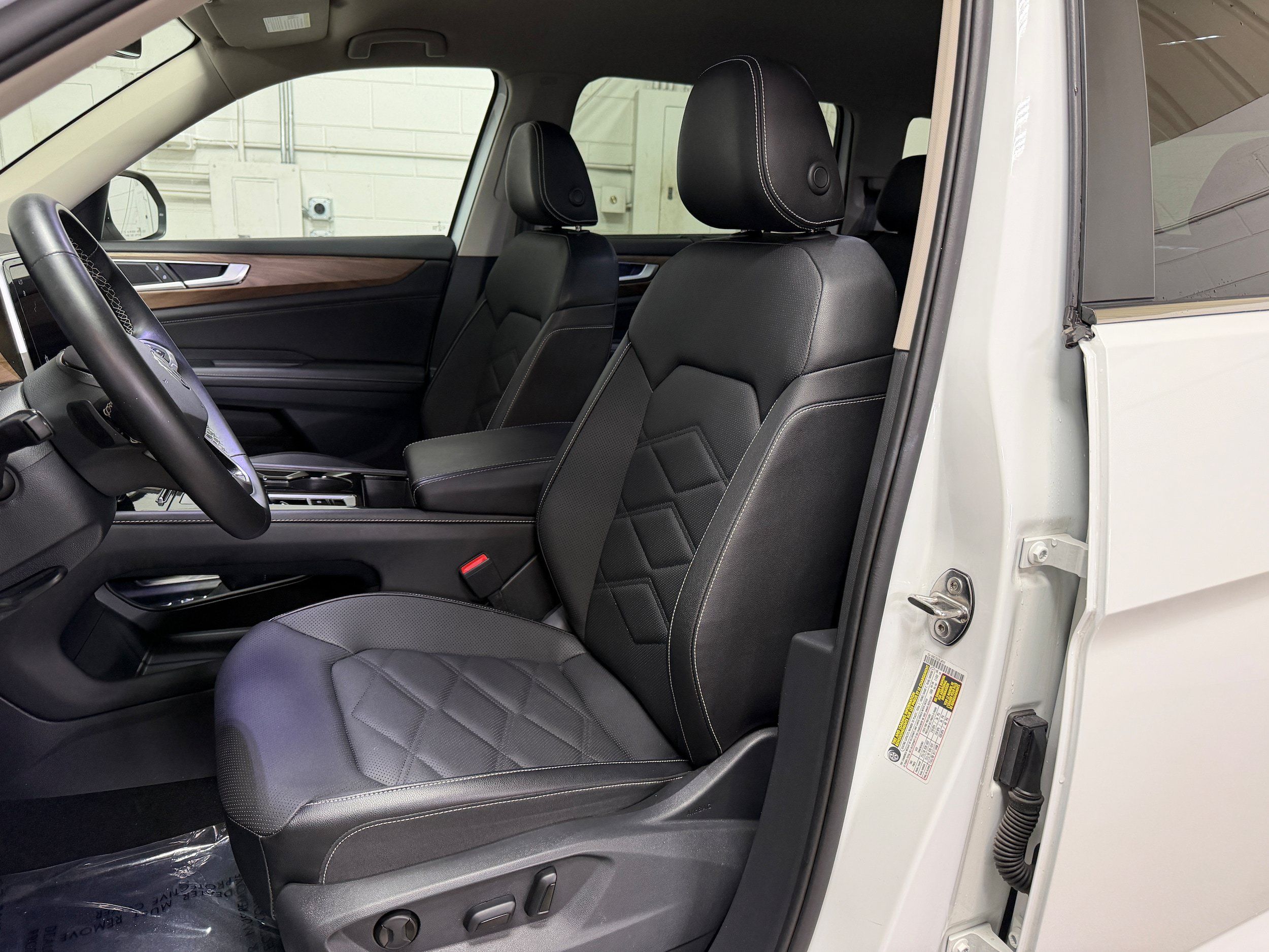 Used 2025 Volkswagen Atlas SE AWD/4WD image 10