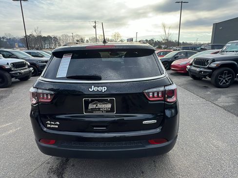 Used 2024 Jeep Compass Latitude image 9