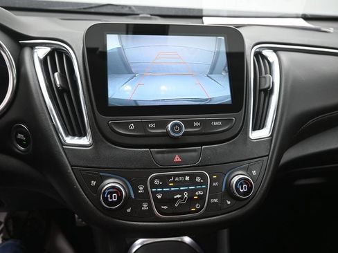 Used 2016 Chevrolet Malibu Premier FWD image 9